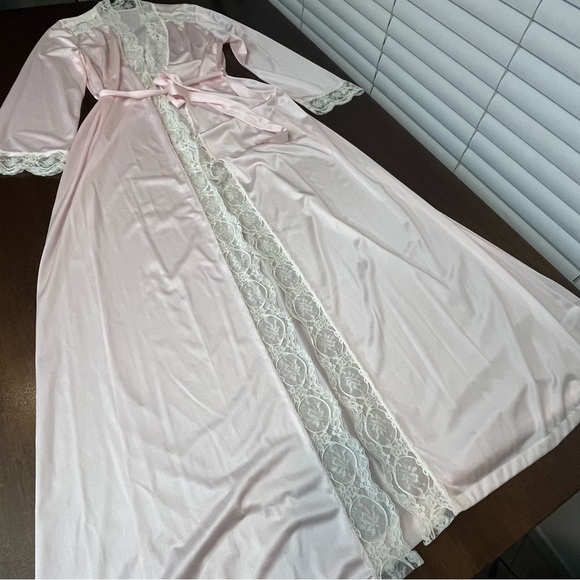 Vintage Olga Long Robe Peignoir Pink Nylon Lace Trim Size Small - Picture 9 of 13